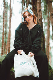 Ziper Hoodie Over Negra | KUSH